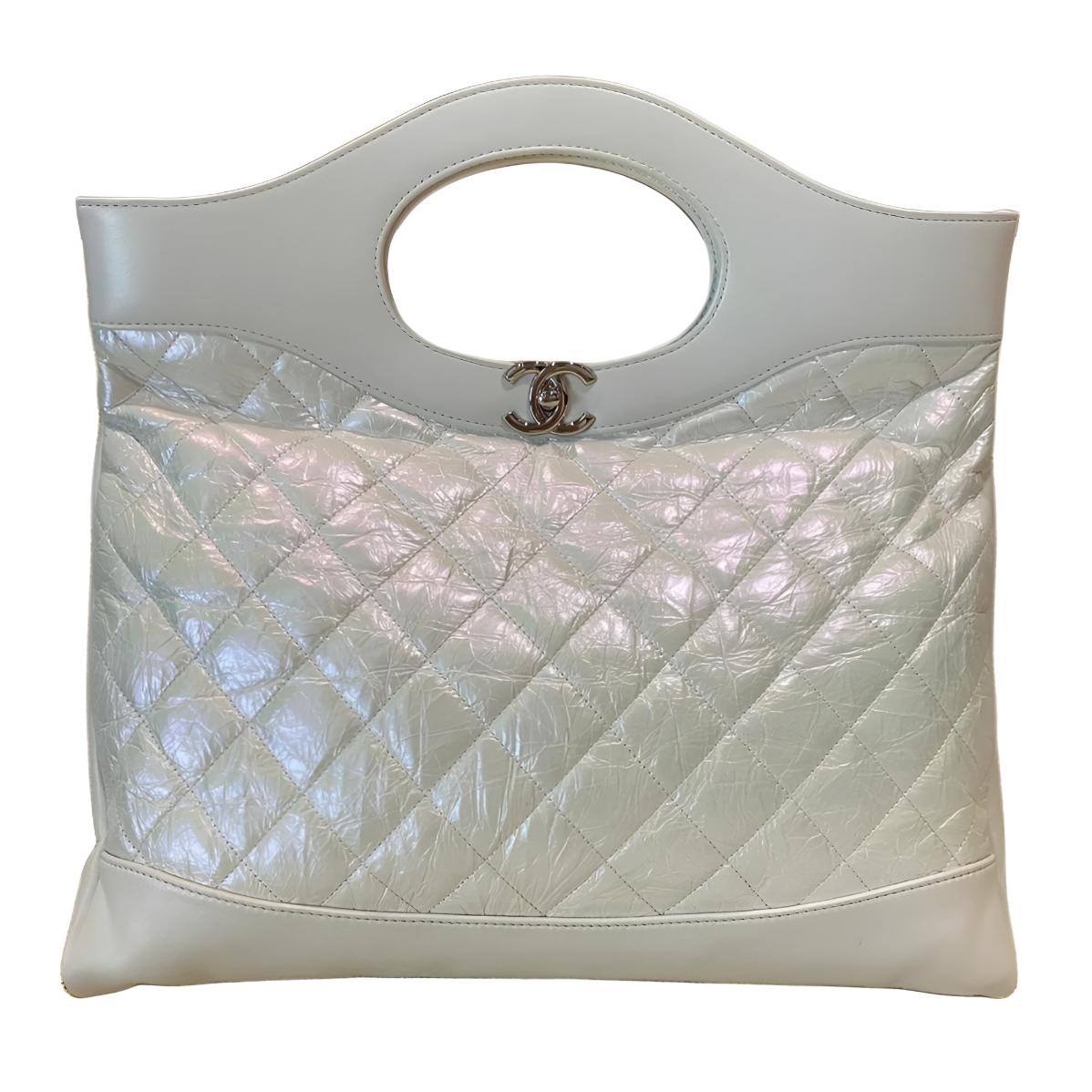 CHANEL Кожаная сумка через плечо 
CHANEL Кожаная сумка через плечо