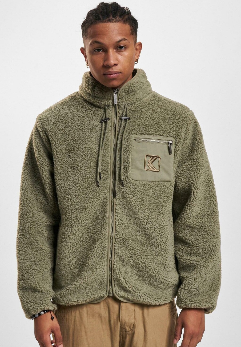 Куртка зимняя Karl Kani HERREN KM234-007-2 KK OG TEDDY, цвет olive
Куртка зимняя Karl Kani HERREN KM234-007-2 KK OG TEDDY, цвет olive