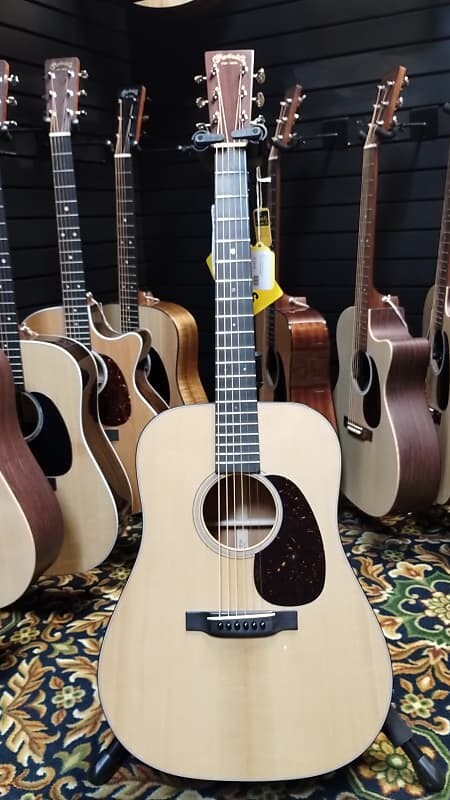 Акустическая гитара Martin D-18 Authentic 1937 with VTS
Акустическая гитара Martin D-18 Authentic 1937 with VTS