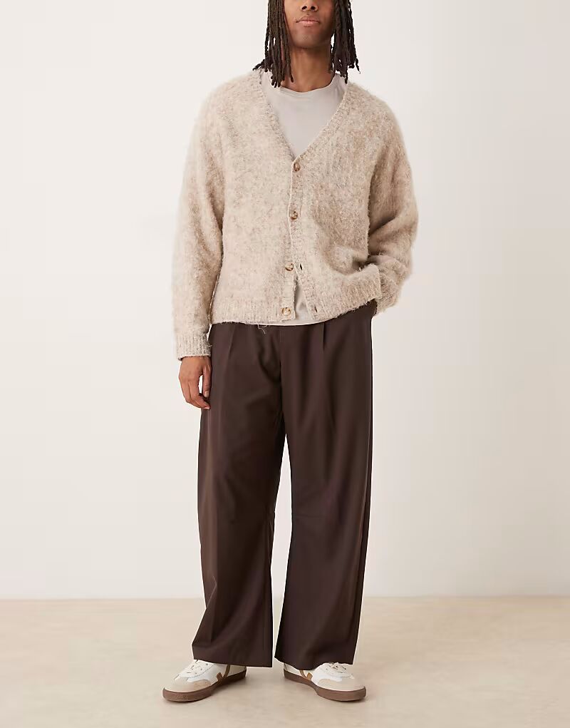 Строгие фланелевые брюки темно-коричневого цвета Asos Design
Строгие фланелевые брюки темно-коричневого цвета Asos Design