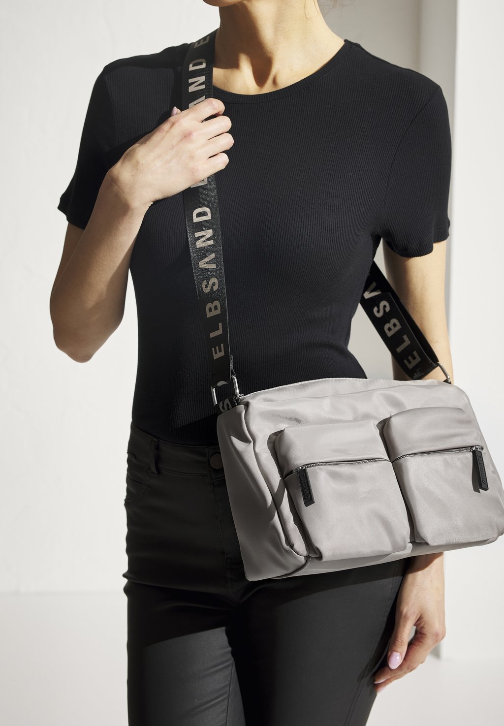 Сумка через плечо Across body bag Elbsand, песочный
Сумка через плечо Across body bag Elbsand, песочный