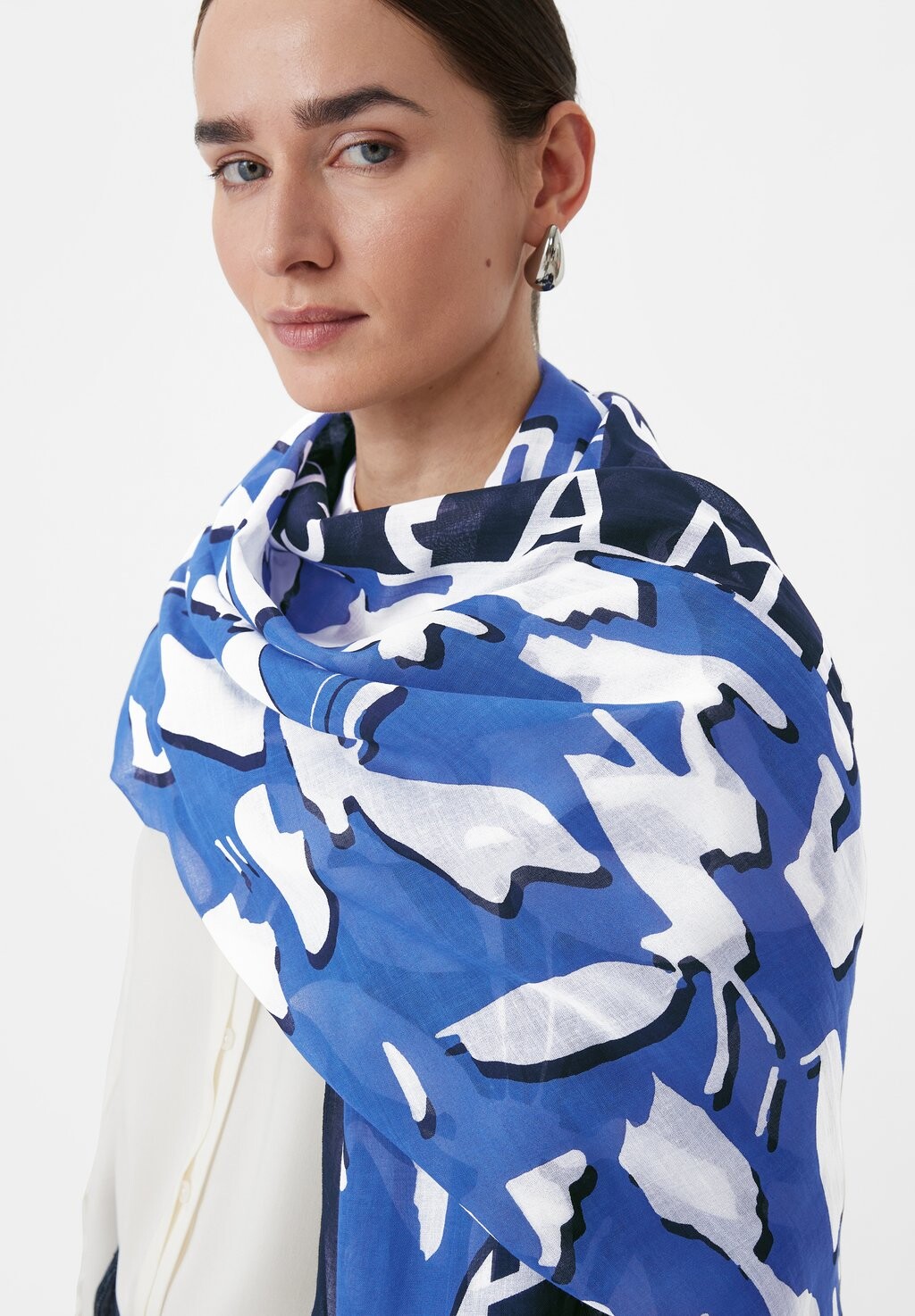 Шарф comma, темно-синий
Шарф comma, темно-синий