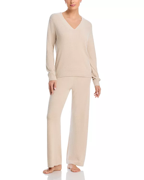 Ультралегкий пижамный комплект Cozychic с V-образным вырезом - эксклюзив Barefoot Dreams, бежевый
Ультралегкий пижамный комплект Cozychic с V-образным вырезом - эксклюзив Barefoot Dreams, бежевый
