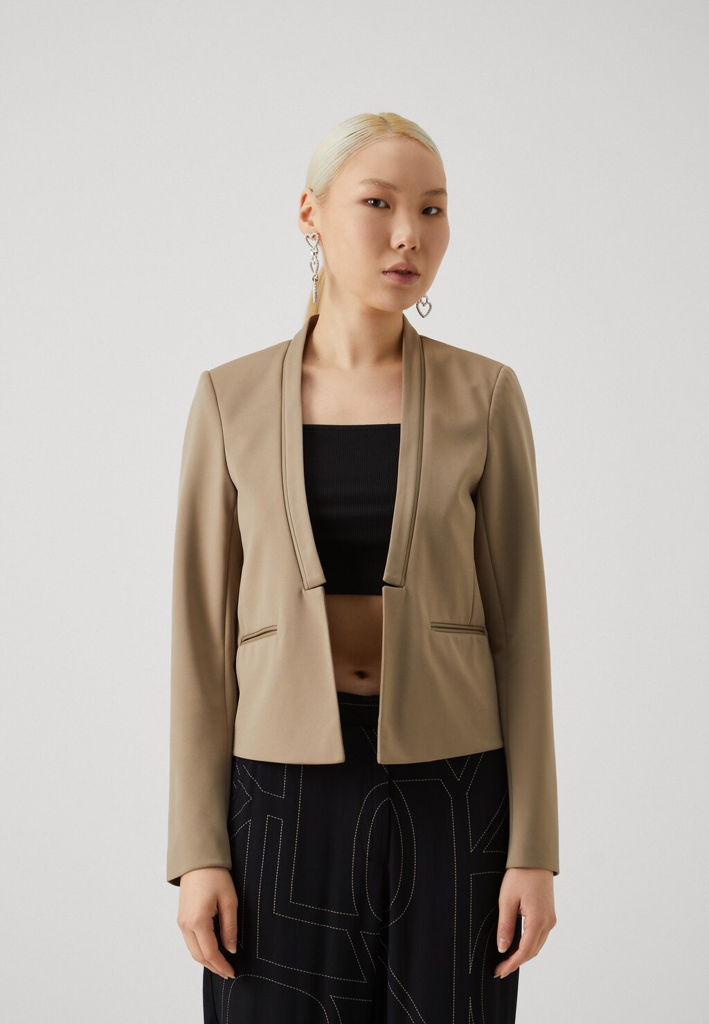 Блейзер ONLLAUREL OPEN ONLY, бежевый
Блейзер ONLLAUREL OPEN ONLY, бежевый