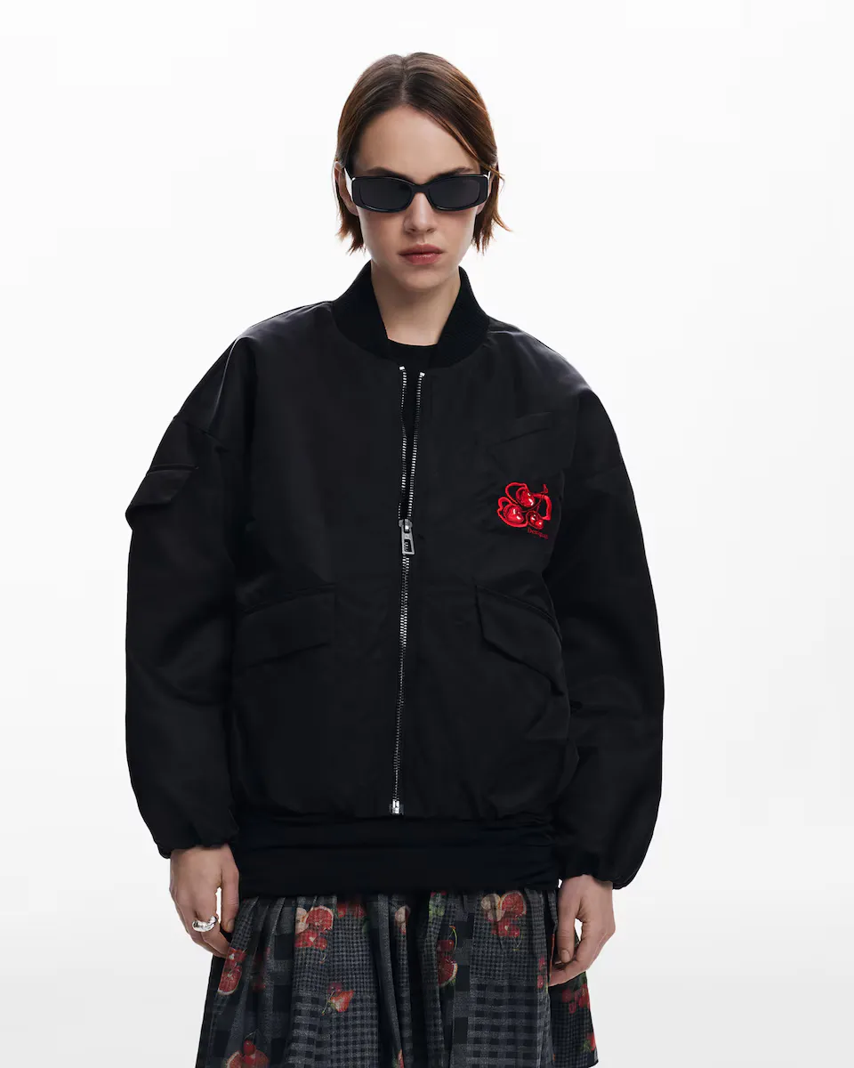 Женская куртка-бомбер вишневого цвета с застежкой-молнией Desigual, черный
Женская куртка-бомбер вишневого цвета с застежкой-молнией Desigual, черный