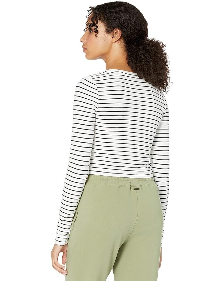 Футболка Hurley Sophie Fitted Tee, цвет Feeder Stripe
Футболка Hurley Sophie Fitted Tee, цвет Feeder Stripe