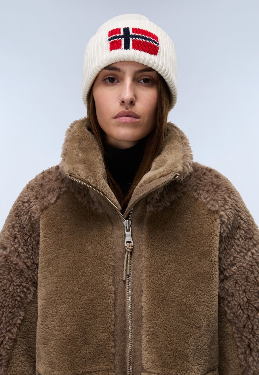 Шапка Napapijri Beanie, Beige Dimity/Beige
Шапка Napapijri Beanie, Beige Dimity/Beige