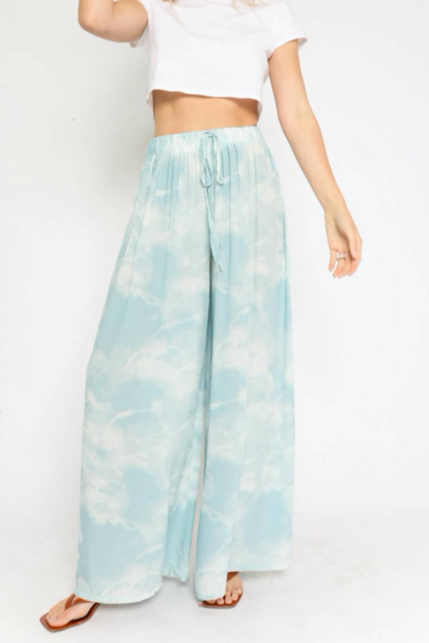 Широкие брюки на завязках синего цвета с принтом тай-дай OLIVACEOUS
Широкие брюки на завязках синего цвета с принтом тай-дай OLIVACEOUS