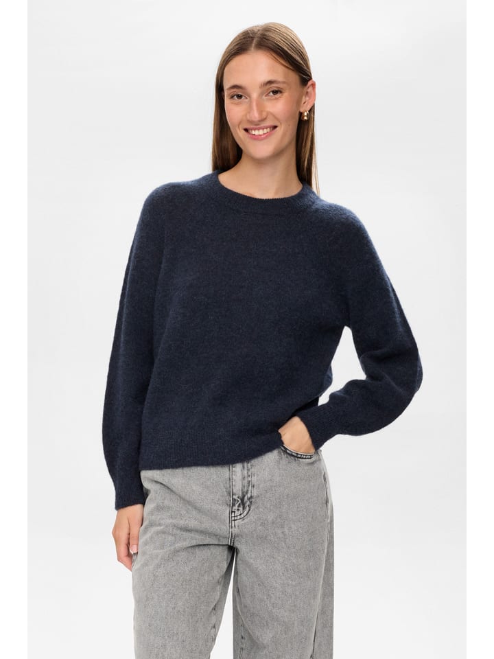 NÜMPH Свитер "Нюриетт" темно-синего цвета
NÜMPH Свитер "Нюриетт" темно-синего цвета