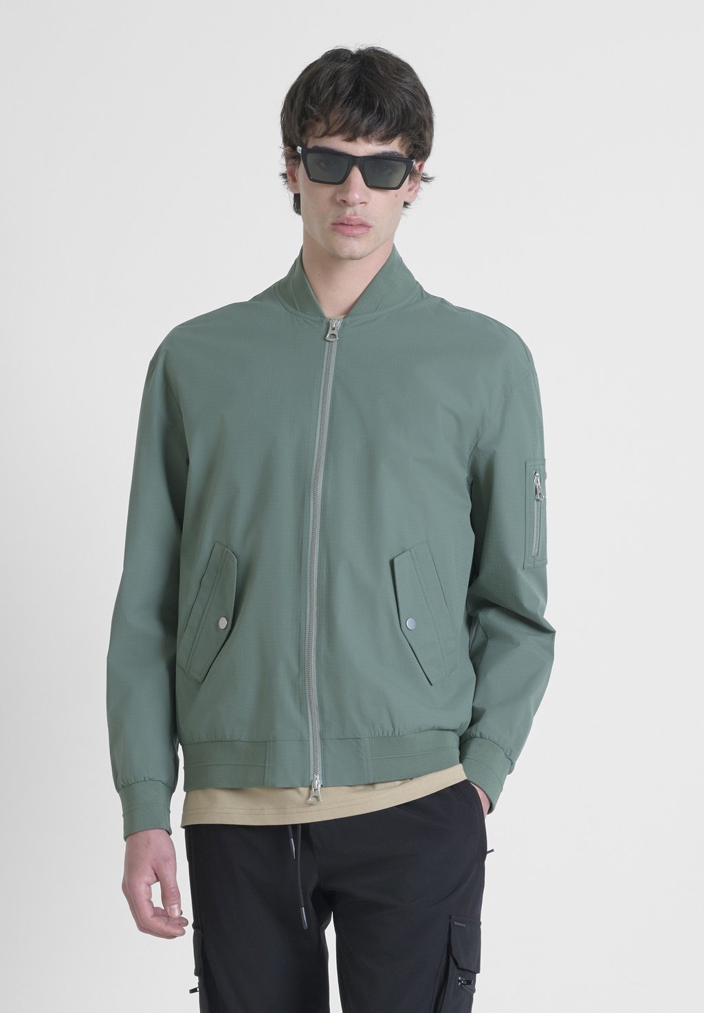 Куртка-бомбер REGULAR FIT STOP WITH LOGO Antony Morato, зеленый
Куртка-бомбер REGULAR FIT STOP WITH LOGO Antony Morato, зеленый