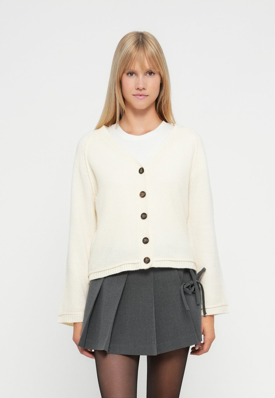 Кардиган ONLY ONLHAZEL LIFE CARDIGAN , Whitecap Gray/Beige
Кардиган ONLY ONLHAZEL LIFE CARDIGAN , Whitecap Gray/Beige