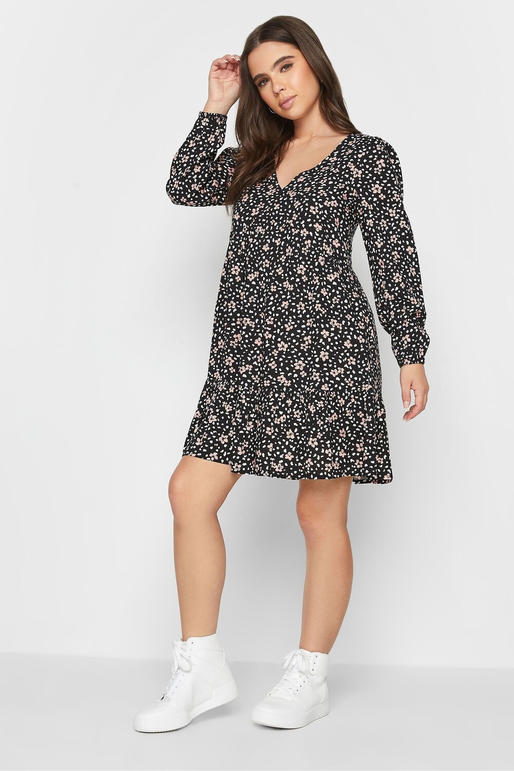 Свободное платье с длинными рукавами и мелким узором PixieGirl Petite, черный
Свободное платье с длинными рукавами и мелким узором PixieGirl Petite, черный