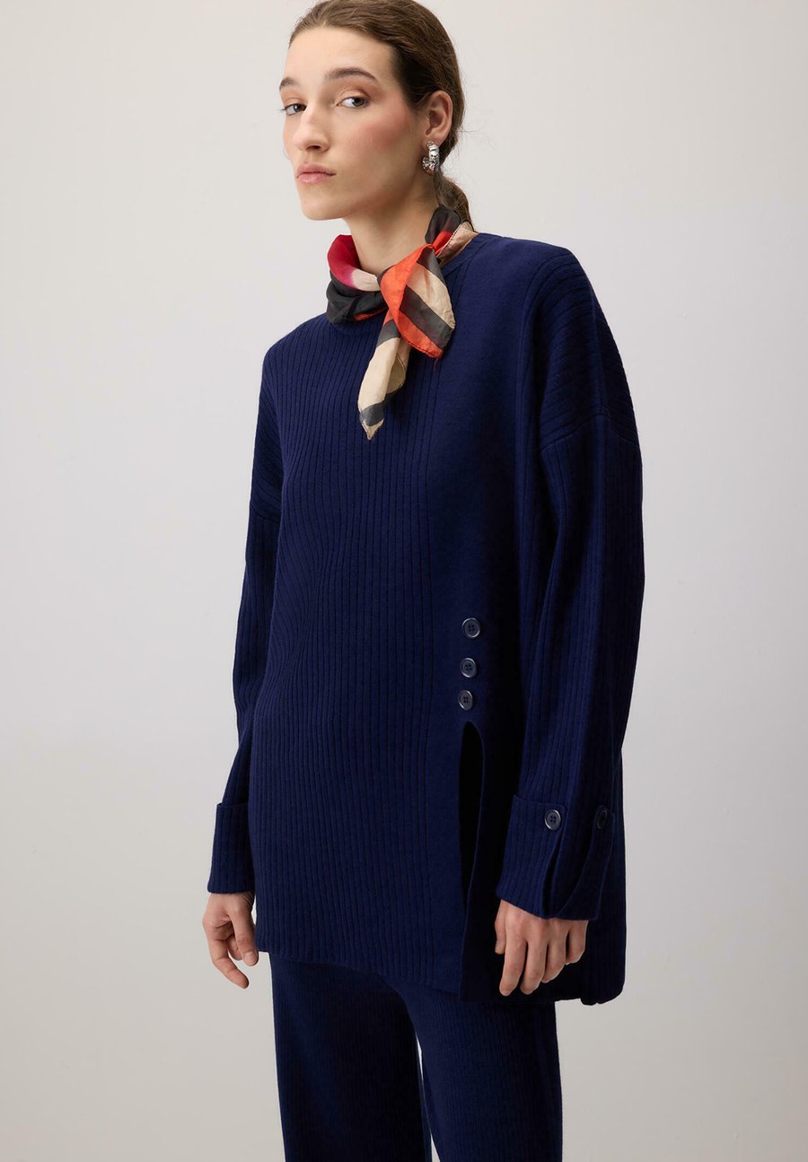 Джемпер Touché Privé BUTTON DETAILED, Navy Blue/Dark Blue
Джемпер Touché Privé BUTTON DETAILED, Navy Blue/Dark Blue