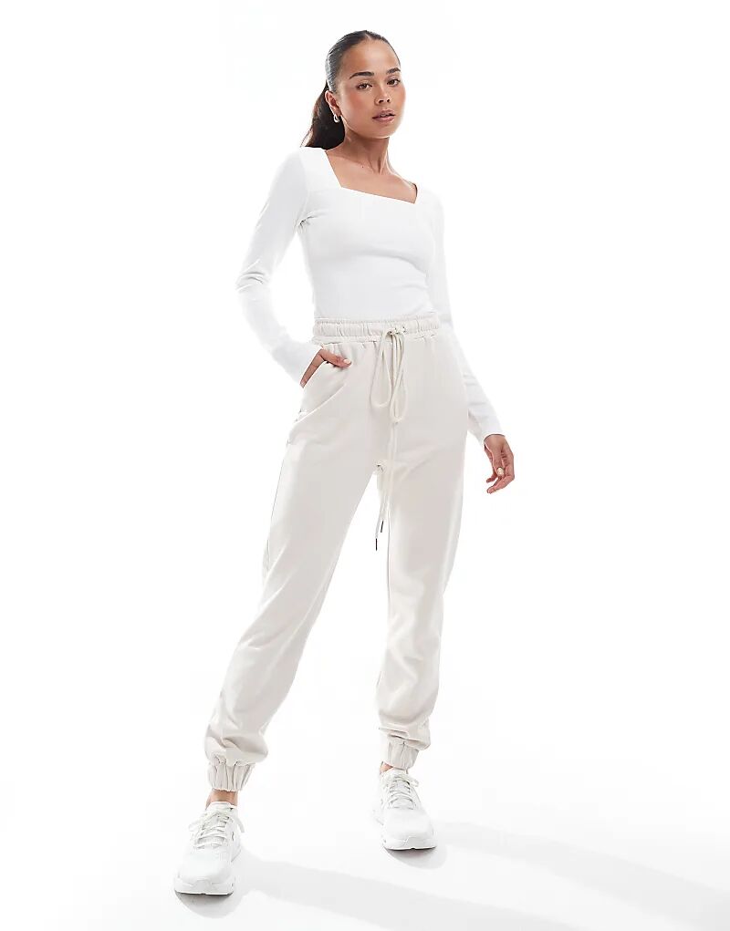 Джоггеры Agon Classic в камне
Джоггеры Agon Classic в камне