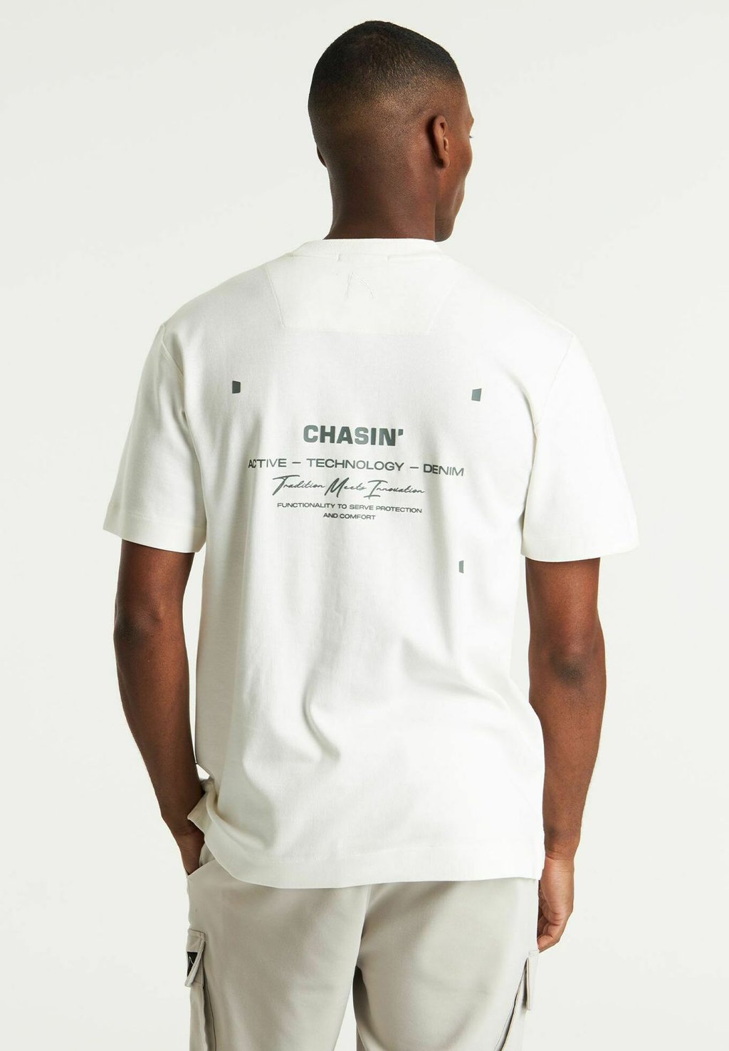 Футболка с принтом DRACO LIGHT CHASIN', кремовый
Футболка с принтом DRACO LIGHT CHASIN', кремовый