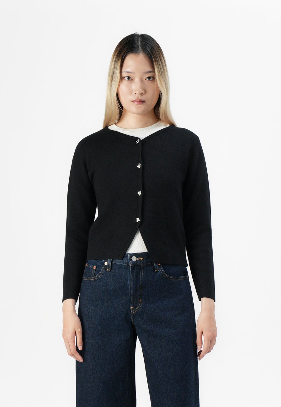 Кардиган ONLY ONLSCARLETT CARDIGAN, Black/Silver-Coloured/Black
Кардиган ONLY ONLSCARLETT CARDIGAN, Black/Silver-Coloured/Black