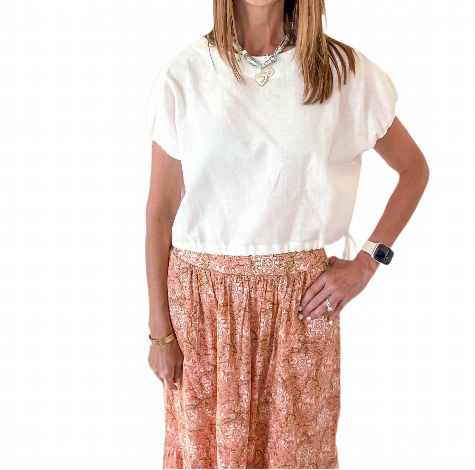 Белая базовая футболка с круглым вырезом Elle Grey
Белая базовая футболка с круглым вырезом Elle Grey