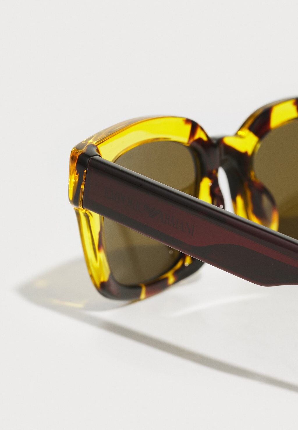 Солнцезащитные очки Emporio Armani, желтый
Солнцезащитные очки Emporio Armani, желтый