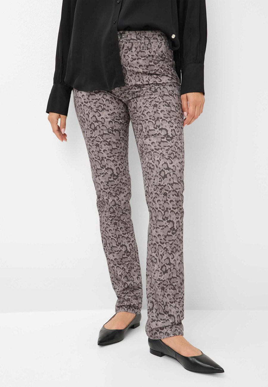 Брюки BRAX STYLE MARY, Smoke Grey/Dark Grey
Брюки BRAX STYLE MARY, Smoke Grey/Dark Grey