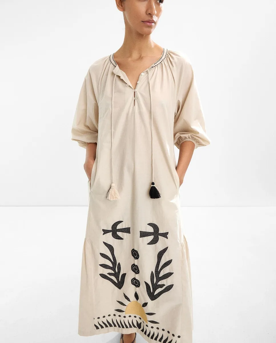 Платье миди из 100% хлопка с буфовыми рукавами и вышивкой спереди Parfois, бежевый
Платье миди из 100% хлопка с буфовыми рукавами и вышивкой спереди Parfois, бежевый