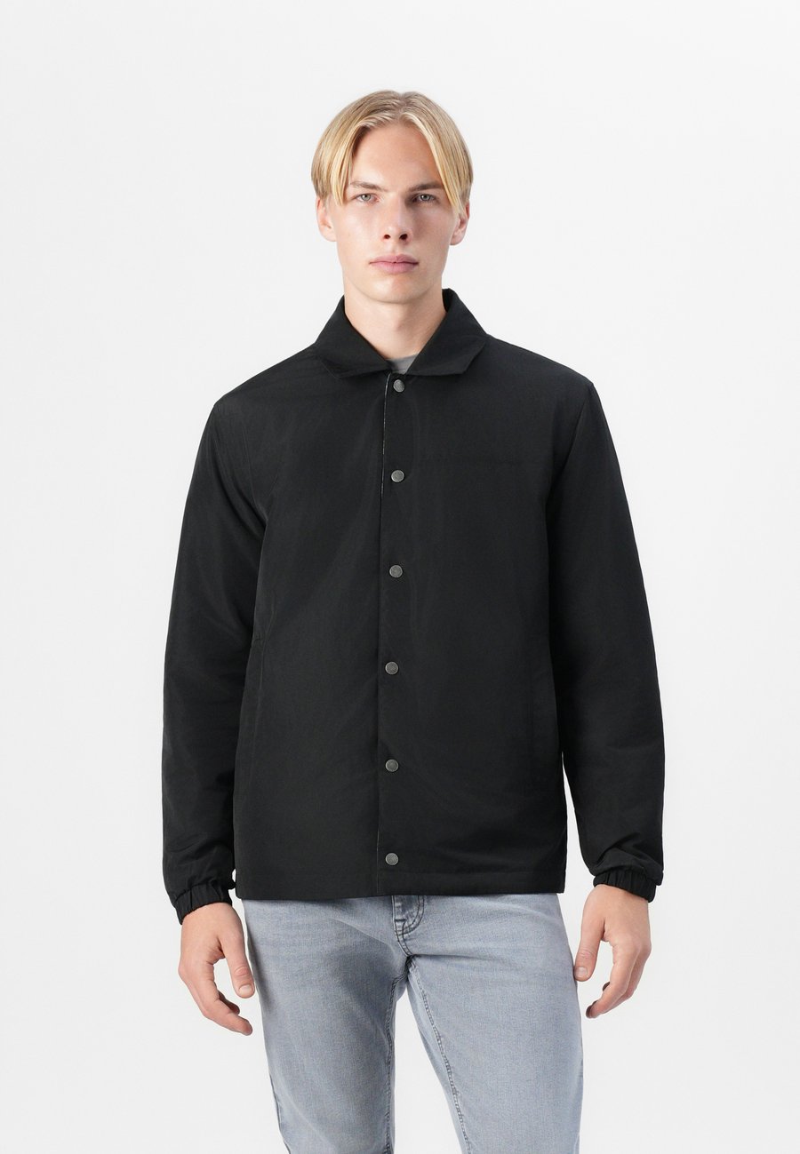 Куртка Lyle & Scott REVERSIBLE PRINTED JACKET, Jet Black/Black
Куртка Lyle & Scott REVERSIBLE PRINTED JACKET, Jet Black/Black