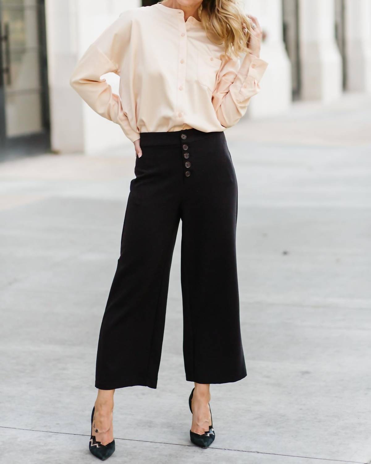 Блуза Kat на пуговицах цвета макадамии Lysse, цвет macadamia
Блуза Kat на пуговицах цвета макадамии Lysse, цвет macadamia