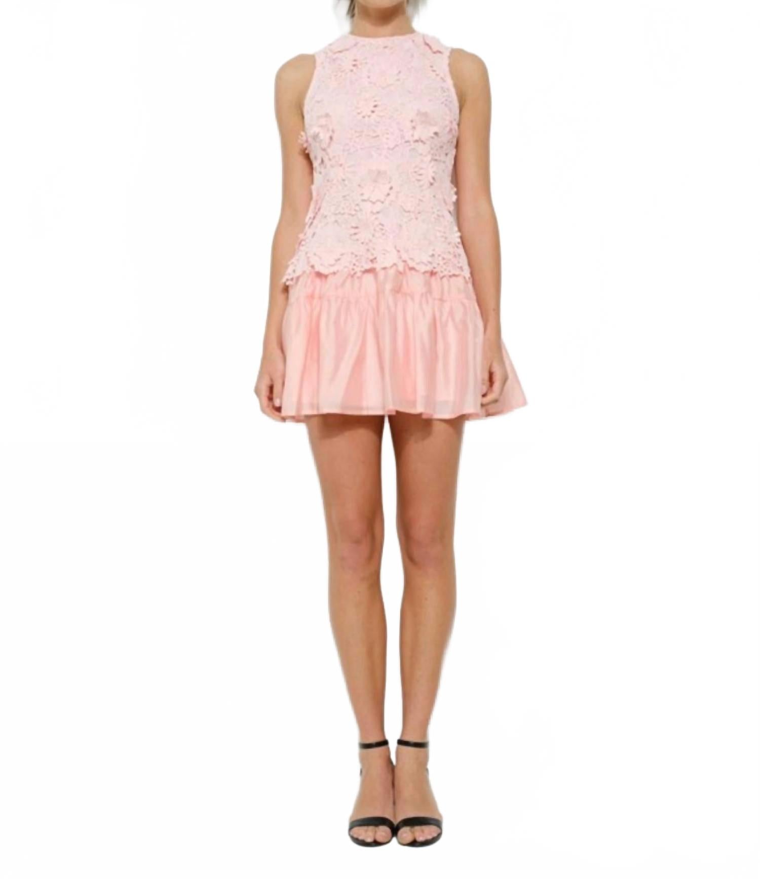 Женское цветочное многоярусное мини-платье в светло-розовом цвете INA Fashion 
Женское цветочное многоярусное мини-платье в светло-розовом цвете INA Fashion