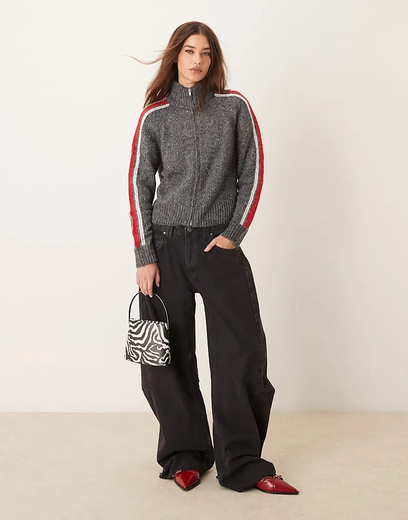 Кардиган с боковыми полосками на молнии серого цвета Mango
Кардиган с боковыми полосками на молнии серого цвета Mango