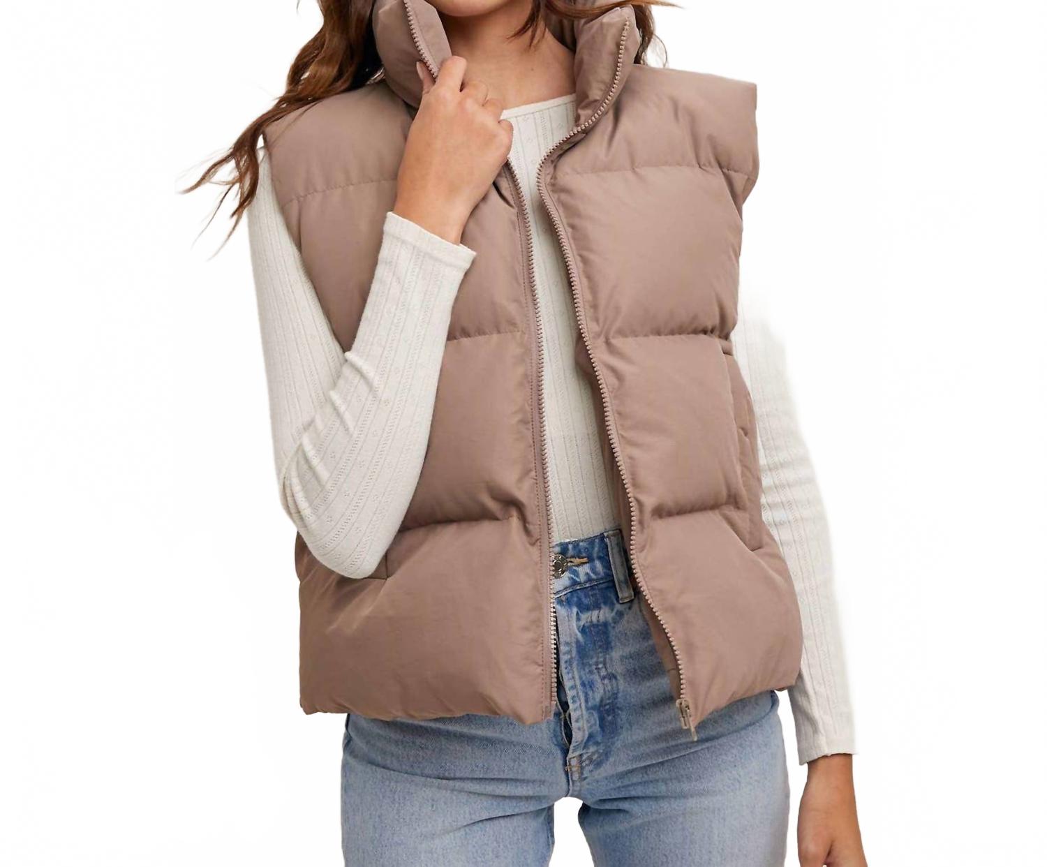 Жилет-пуховик на молнии спереди, цвет «гриб» Bluivy, Mushroom
Жилет-пуховик на молнии спереди, цвет «гриб» Bluivy, Mushroom