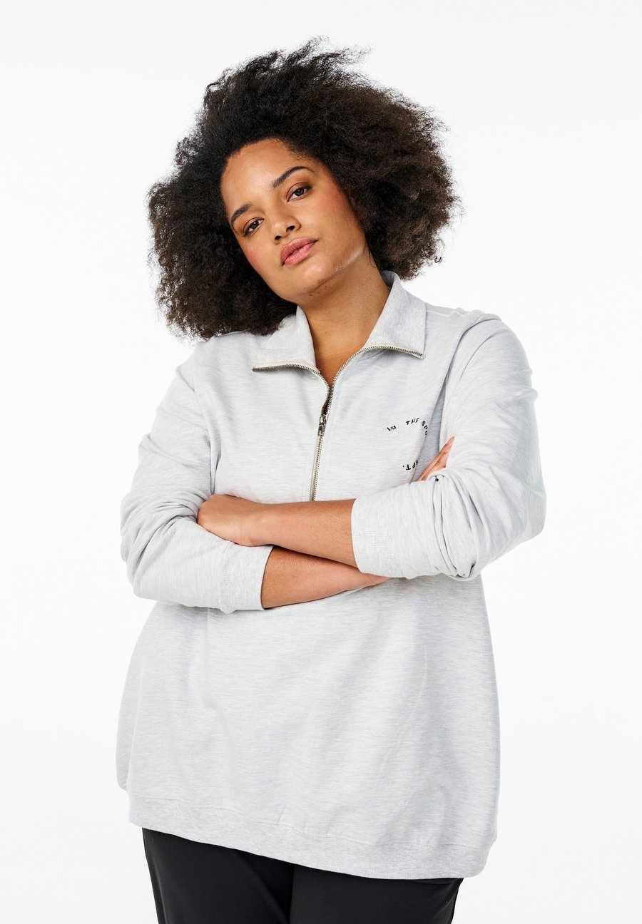 Толстовка Active by Zizzi MIT KURZEM, Light Grey Melange/Mottled Light Grey
Толстовка Active by Zizzi MIT KURZEM, Light Grey Melange/Mottled Light Grey