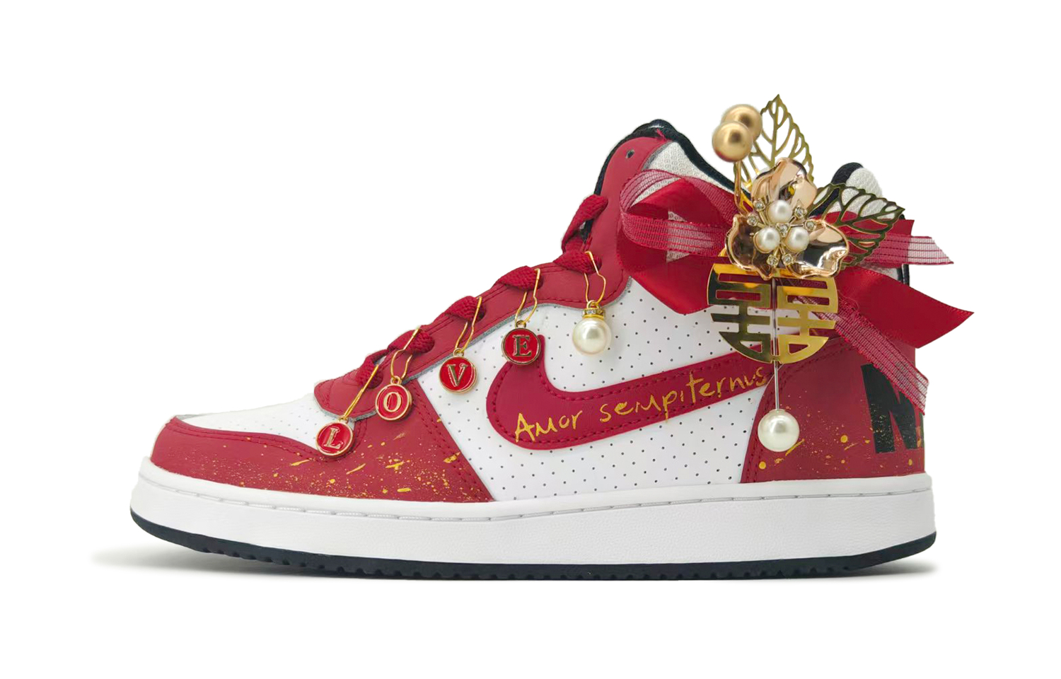 Свадебные туфли Court Borough Mid 1 Heart Made, Love Blessing Nike, красный
Свадебные туфли Court Borough Mid 1 Heart Made, Love Blessing Nike, красный