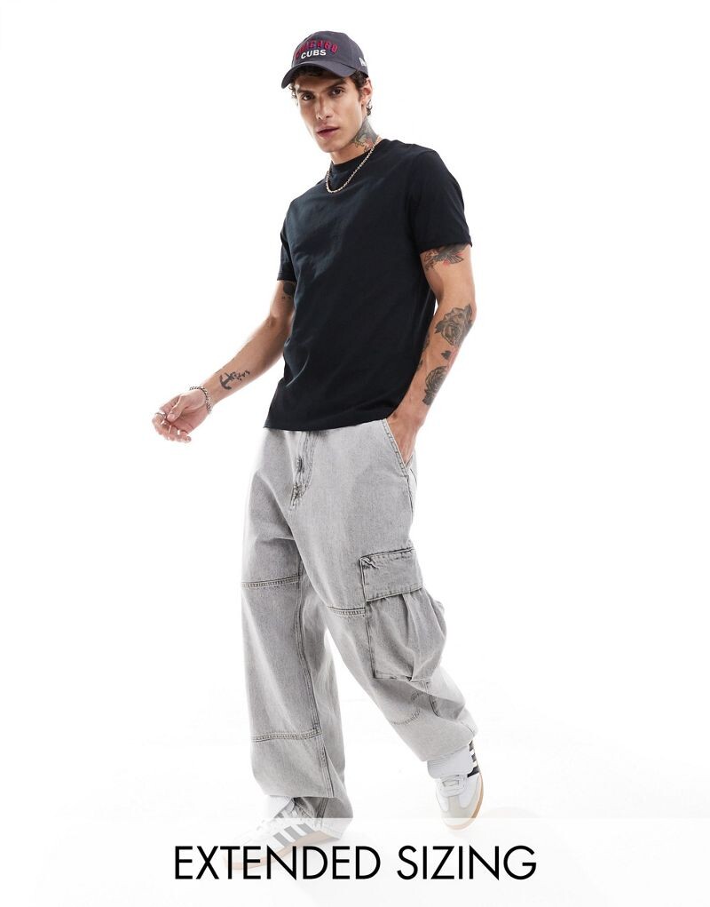 Черная футболка с круглым вырезом и закатанными рукавами ASOS DESIGN
Черная футболка с круглым вырезом и закатанными рукавами ASOS DESIGN