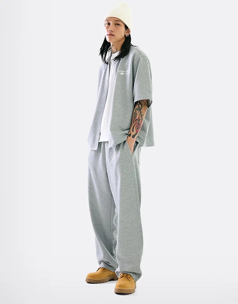 Брюки-джоггеры Bershka Super baggy светло-серого цвета
Брюки-джоггеры Bershka Super baggy светло-серого цвета