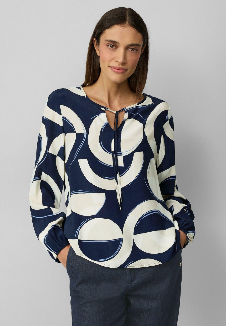 Блуза s.Oliver BLACK LABEL GEMUSTERTE BINDEBAND, Navy/Black
Блуза s.Oliver BLACK LABEL GEMUSTERTE BINDEBAND, Navy/Black