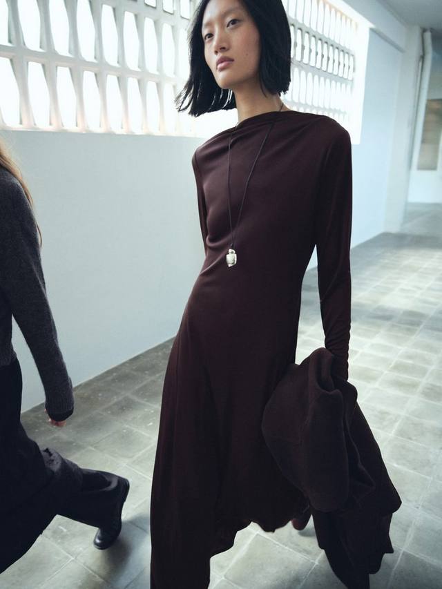 Асимметричное миди-платье Celina Mango, Brown
Асимметричное миди-платье Celina Mango, Brown