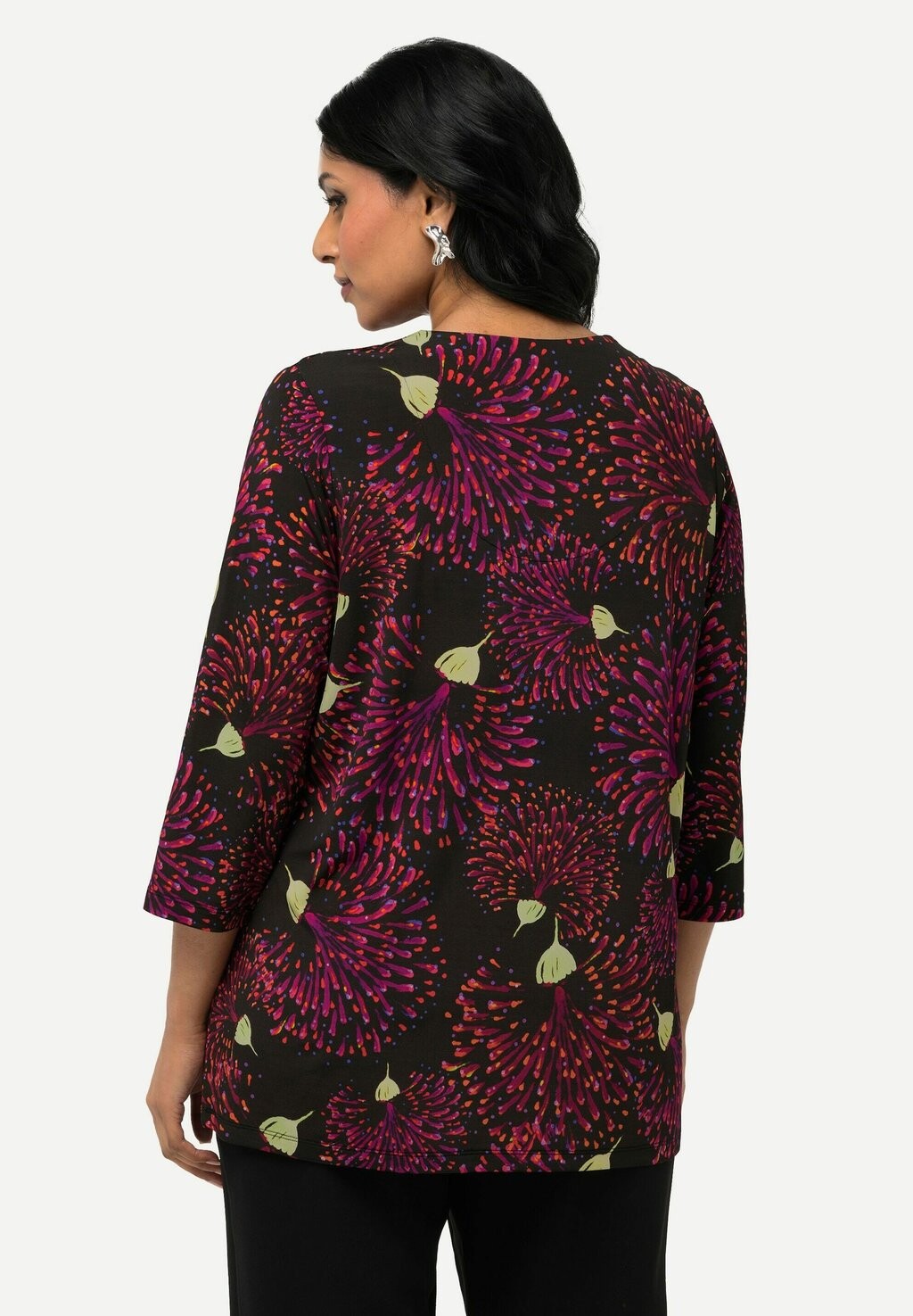 Топ с длинными рукавами FLORAL SWEETHEART V-NECK Ulla Popken, черный
Топ с длинными рукавами FLORAL SWEETHEART V-NECK Ulla Popken, черный