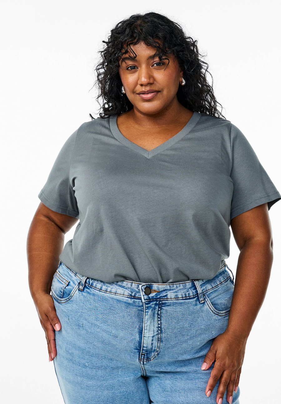 Футболка Zizzi Basic T-shirt, Balsam Green/Light Green, Зеленый, Футболка Zizzi Basic T-shirt, Balsam Green/Light Green
Футболка Zizzi Basic T-shirt, Balsam Green/Light Green, Зеленый, Футболка Zizzi Basic T-shirt, Balsam Green/Light Green