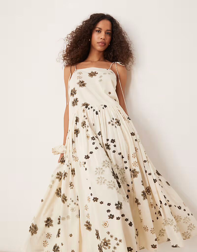 Платье макси ASOS DESIGN с заниженной талией и монохромным цветочным принтом
Платье макси ASOS DESIGN с заниженной талией и монохромным цветочным принтом