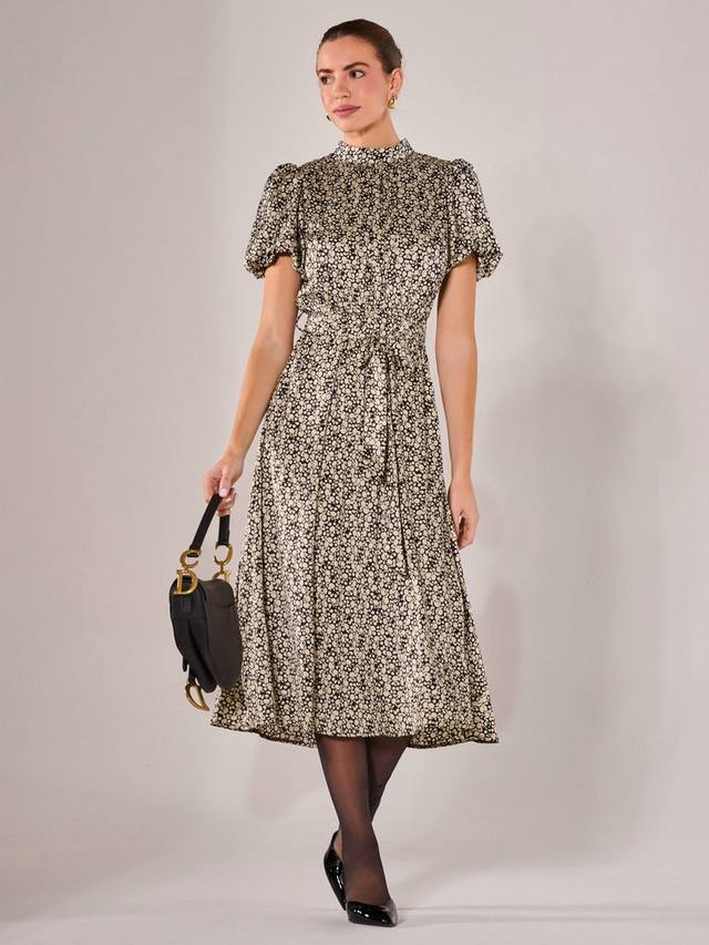 Сатиновое платье миди с высоким воротником и пышными рукавами в абстрактном стиле Jolie Moi, Black/Cream
Сатиновое платье миди с высоким воротником и пышными рукавами в абстрактном стиле Jolie Moi, Black/Cream