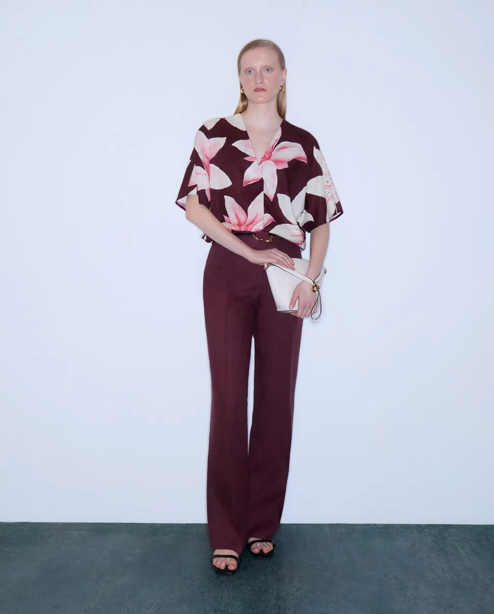 Женский топ с V-образным вырезом и складками Woman Limited El Corte Inglés, красный
Женский топ с V-образным вырезом и складками Woman Limited El Corte Inglés, красный