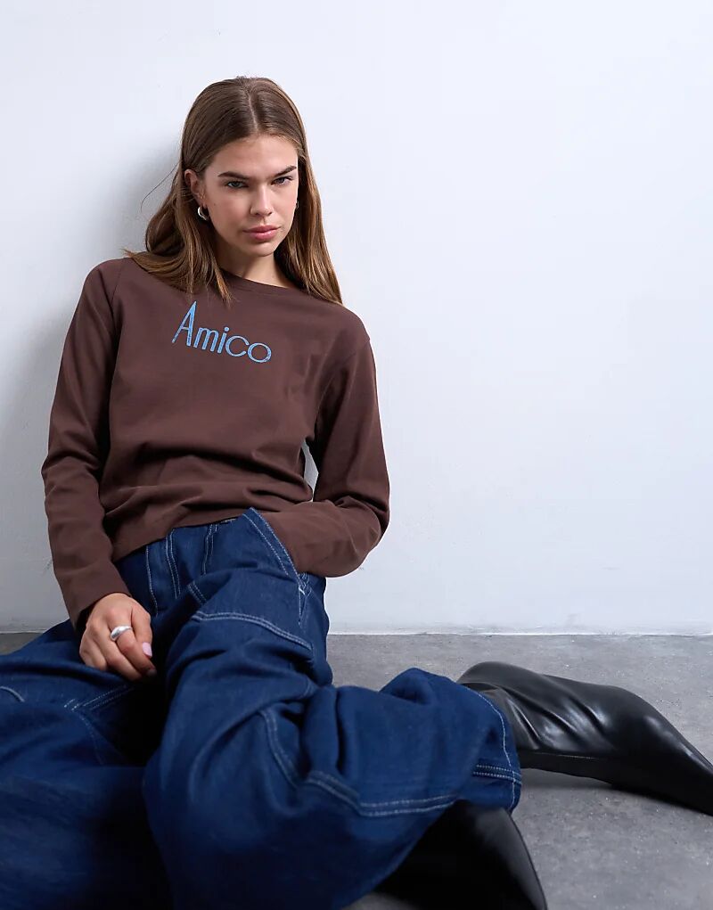 Лонгслив свободного кроя с длинными рукавами и принтом Amico от Topshop коричневого цвета
Лонгслив свободного кроя с длинными рукавами и принтом Amico от Topshop коричневого цвета