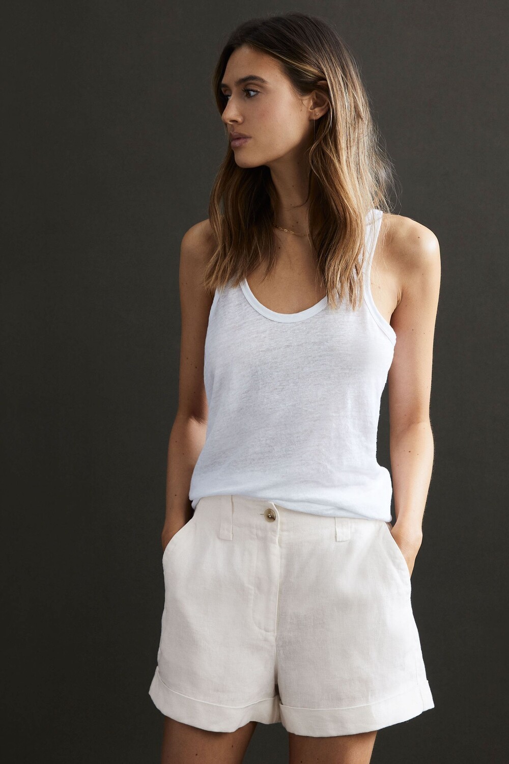 Демисезонные шорты из крашеного льна с завышенной талией Reiss, белый
Демисезонные шорты из крашеного льна с завышенной талией Reiss, белый