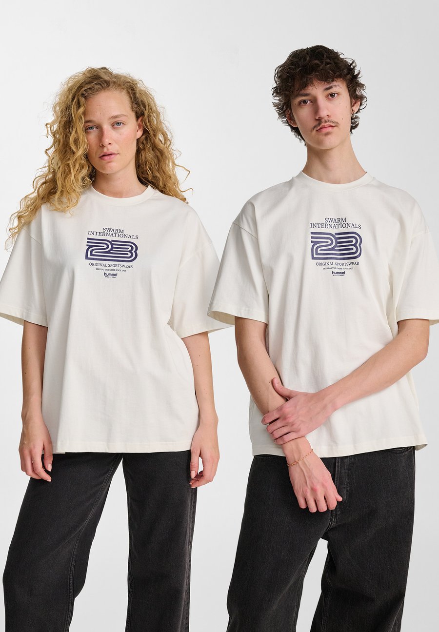 Футболка Hummel LOOSE S/S 23, Blanc De Blanc/Off-White, Белый, Футболка Hummel LOOSE S/S 23, Blanc De Blanc/Off-White
Футболка Hummel LOOSE S/S 23, Blanc De Blanc/Off-White, Белый, Футболка Hummel LOOSE S/S 23, Blanc De Blanc/Off-White
