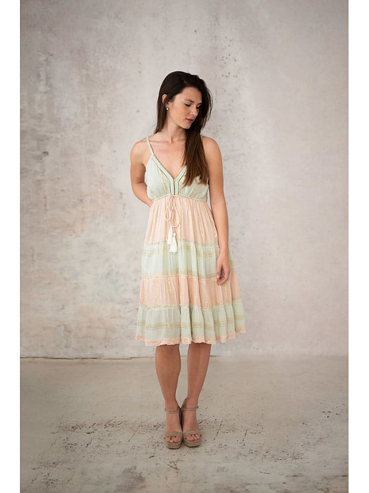 Платье до колена Lula Natura
Платье до колена Lula Natura