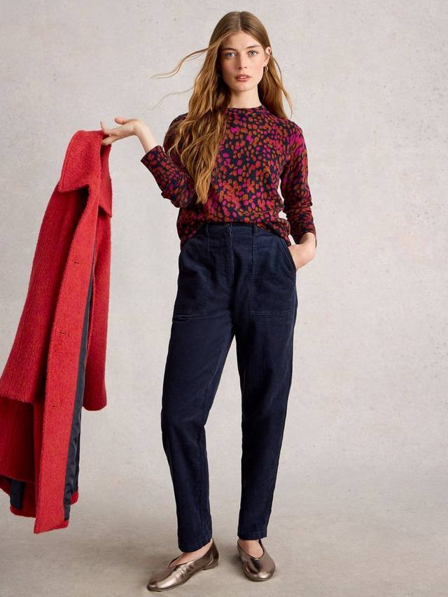 Кати джемпер с длинными рукавами и круглым вырезом из шерстяной смеси с анималистичным принтом White Stuff
Кати джемпер с длинными рукавами и круглым вырезом из шерстяной смеси с анималистичным принтом White Stuff