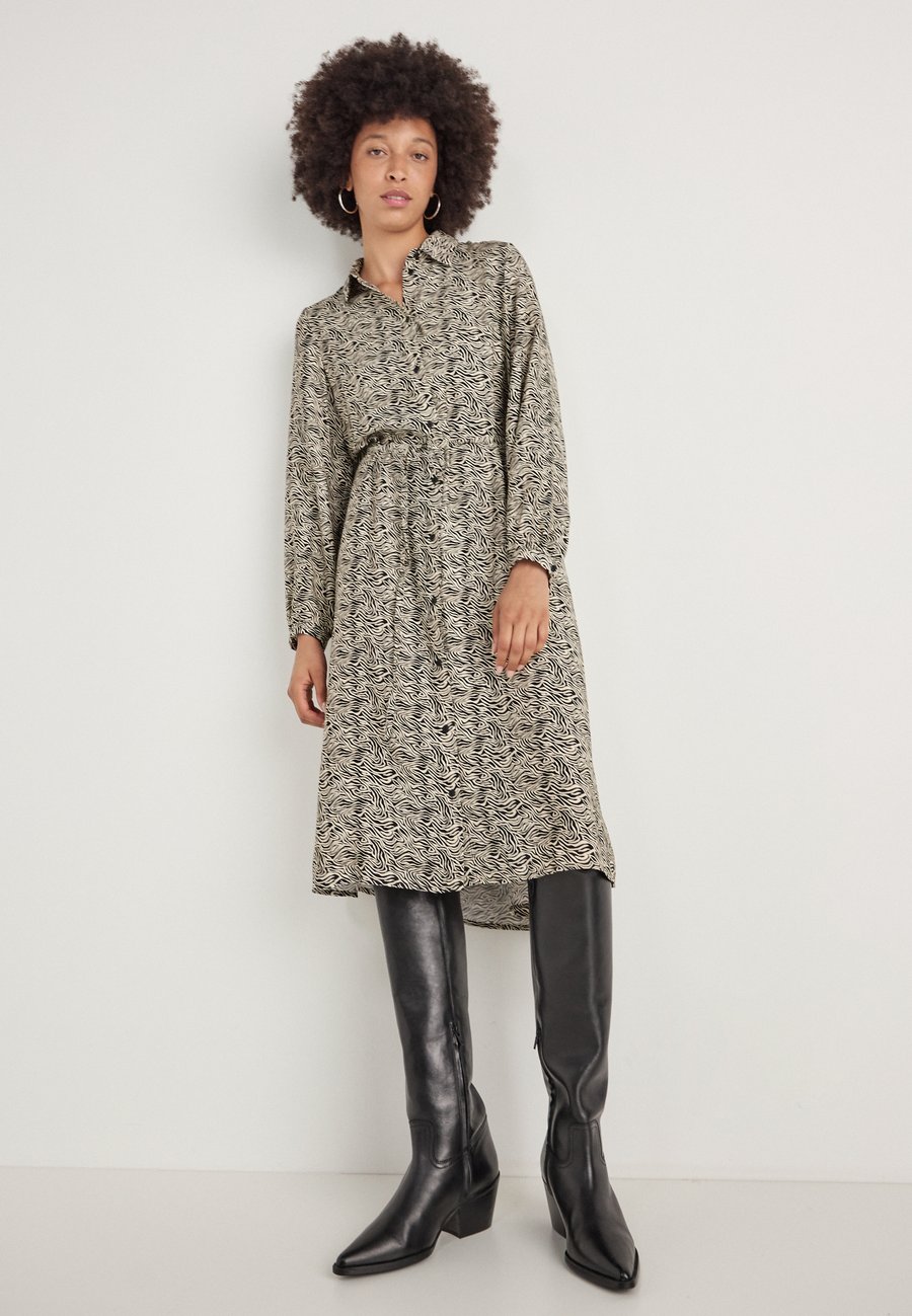 Платье MSCH Copenhagen AMABELLA SHIRT DRESS, Fog/Black
Платье MSCH Copenhagen AMABELLA SHIRT DRESS, Fog/Black