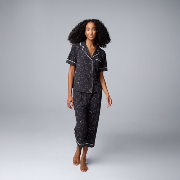 Женский комплект из двух предметов: пижамный топ с короткими рукавами и воротником-стойкой, пижамные штаны-капри Simply Vera Vera Wang, цвет black circles
Женский комплект из двух предметов: пижамный топ с короткими рукавами и воротником-стойкой, пижамные штаны-капри Simply Vera Vera Wang, цвет black circles