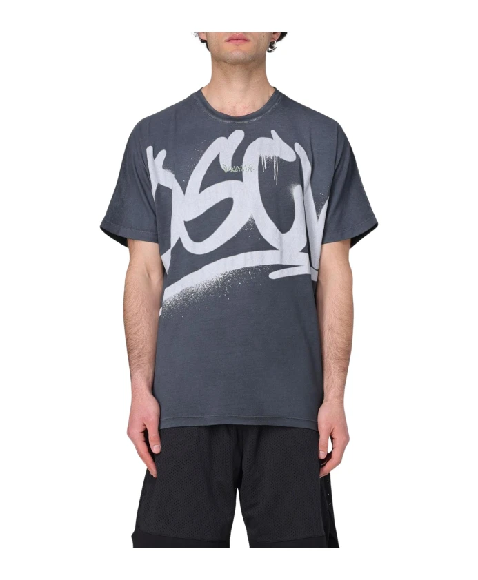 Футболка с короткими рукавами и принтом граффити Disclaimer, черный
Футболка с короткими рукавами и принтом граффити Disclaimer, черный