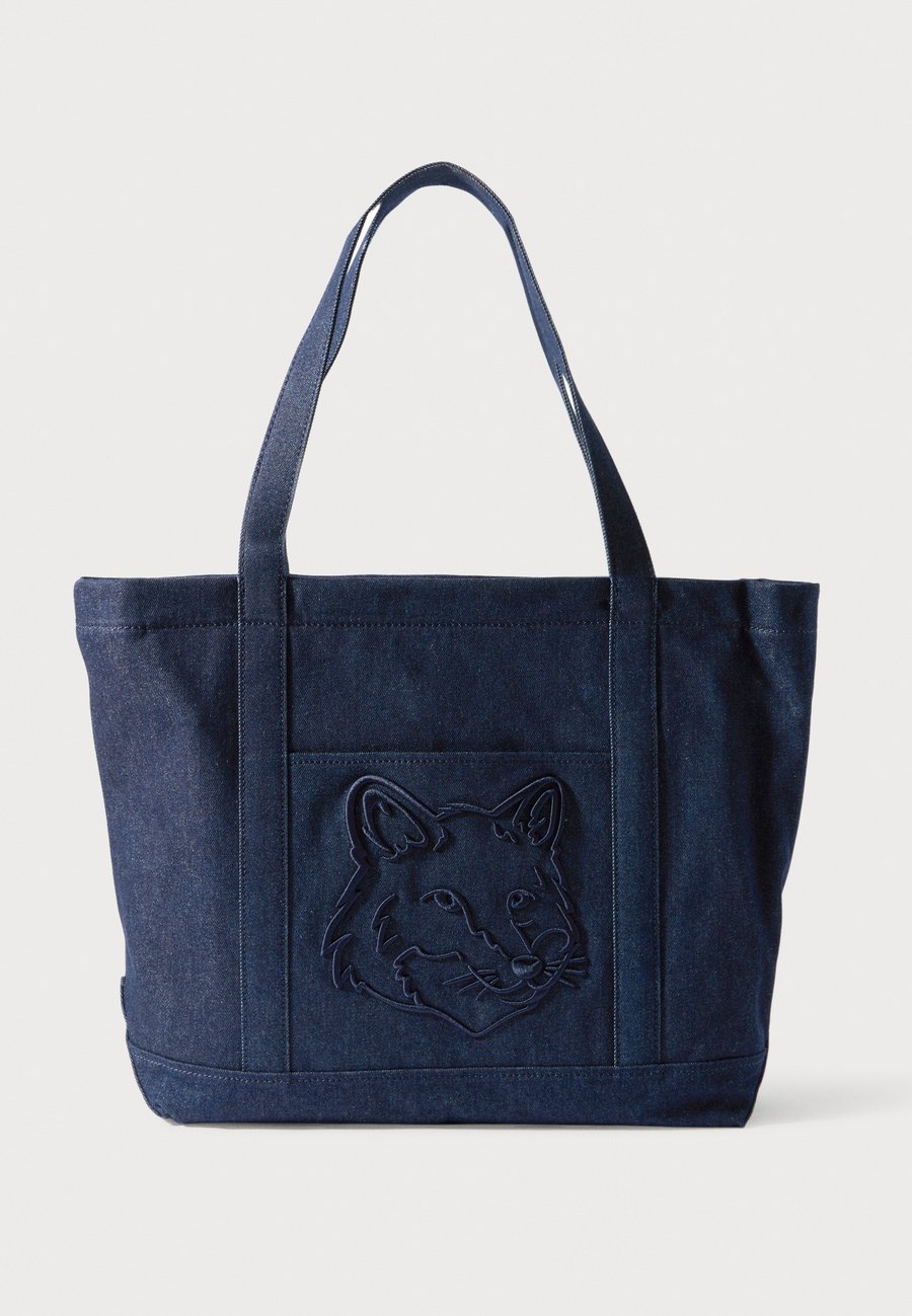 Сумка-шоппер Maison Kitsuné FOX HEAD LARGE TOTE, Indigo/Blue
Сумка-шоппер Maison Kitsuné FOX HEAD LARGE TOTE, Indigo/Blue