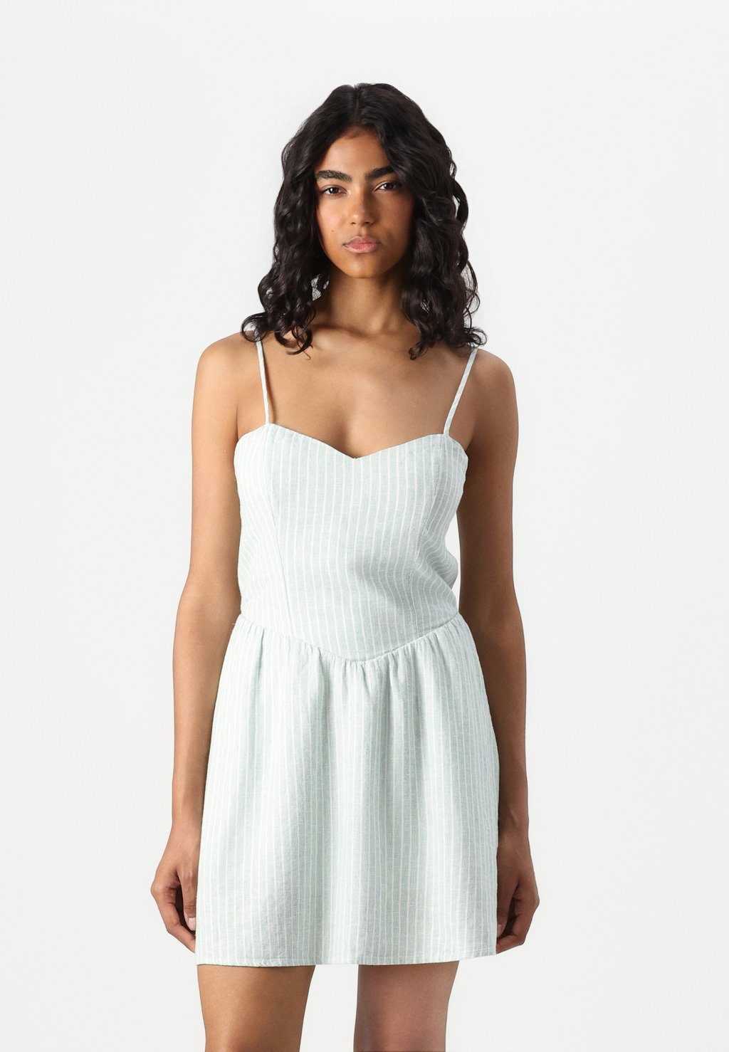 Повседневное платье BARE CLEAN SHORT Hollister Co., зеленый 
Повседневное платье BARE CLEAN SHORT Hollister Co., зеленый